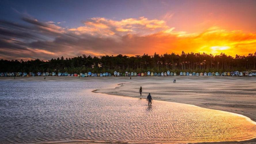 Norfolk With Young Children | Luxury Family Guide To Burnham Market Planning a luxury family holiday in Norfolk? Here is what to know before you go — where to stay, what to do and why Burnham Market might be the most underrated family destination in England.